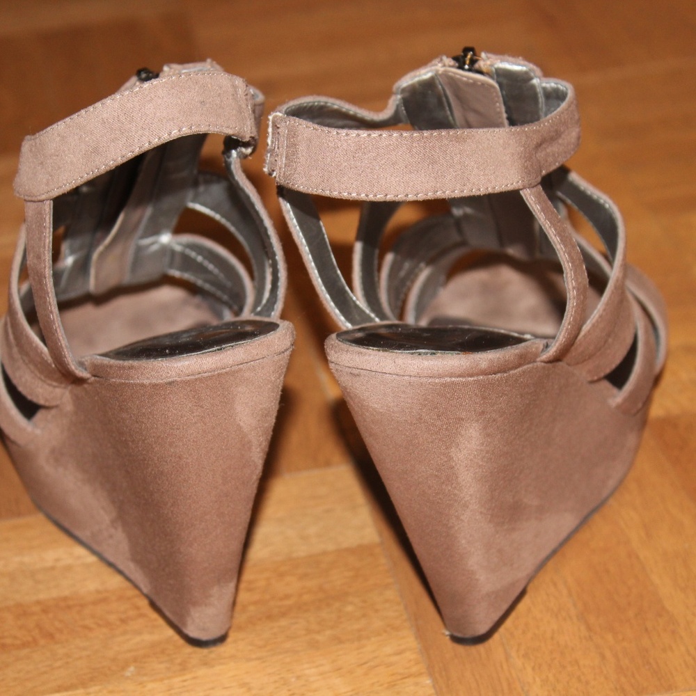Shoes - Picture 4 of 5